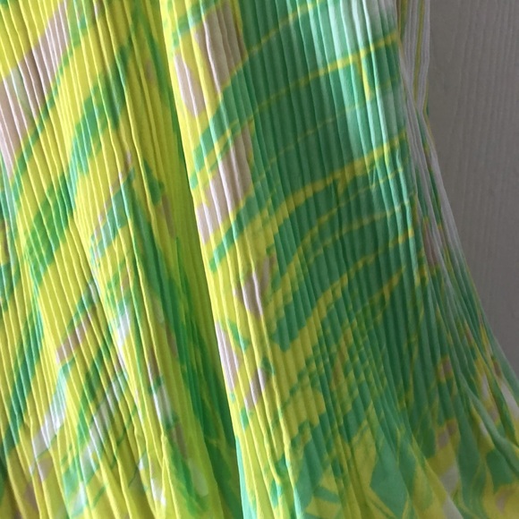 Woman’s lane Bryant green sleeveless spring plus size pleated chiffon neon dress - Picture 13 of 16